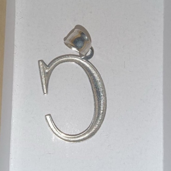 14k white gold letter C pendant - Picture 3 of 6